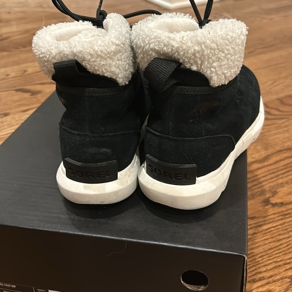 Sorel Women’s Boots - Picture 4 of 5